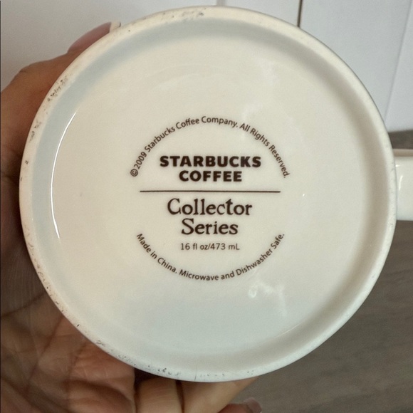 Starbucks New York Mug - Green and White - Collectors Series 2009 - 16 oz - Picture 3 of 3